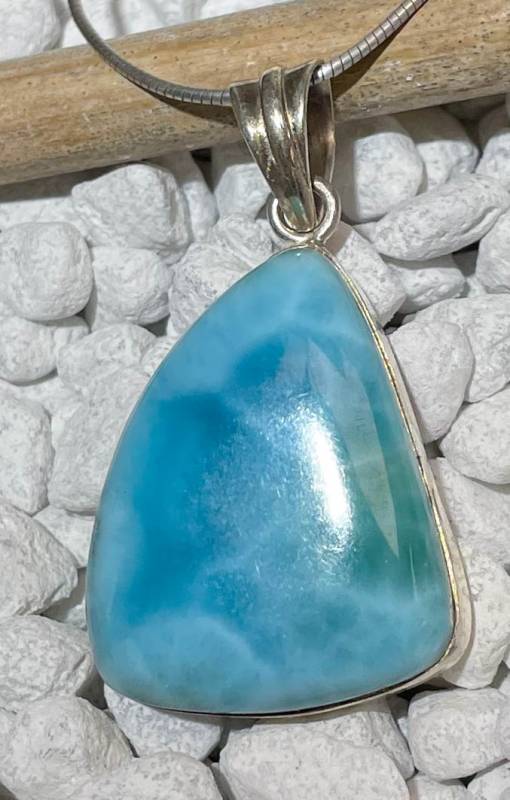 larimar-anhaenger-edelstein-trommelstein-heilstein-gebohrt