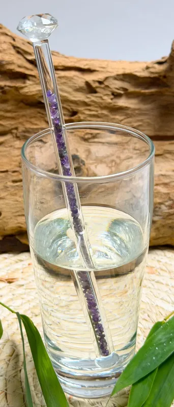 Edelsteinwasser-wassersteine-edelsteine-heilwasser-wasser-energetisieren-chakra-jaspis-amethyst-bergkristall-calcit-sodalith