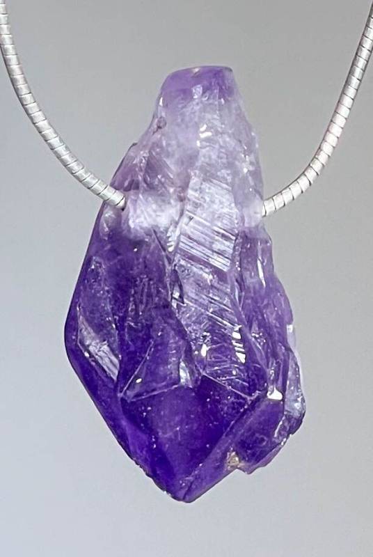 amethyst-anhaenger-edelstein-heilstein-trommelstein-schmuck-gebohrt