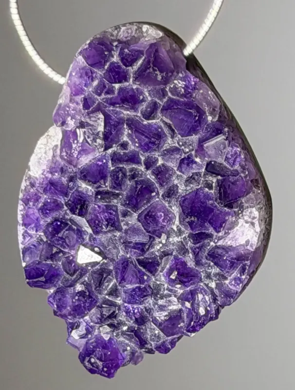 amethyst-anhaenger-uruguay-edelstein-druse