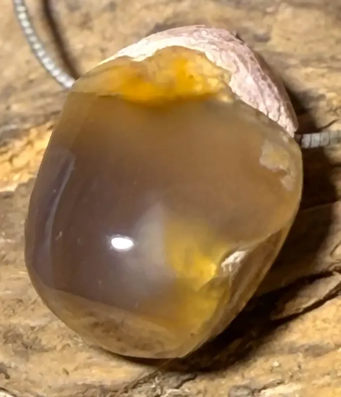 amulettstein-trommelstein-edelstein-anhaenger-trommelstein-schmuck-edelsteinschmuck