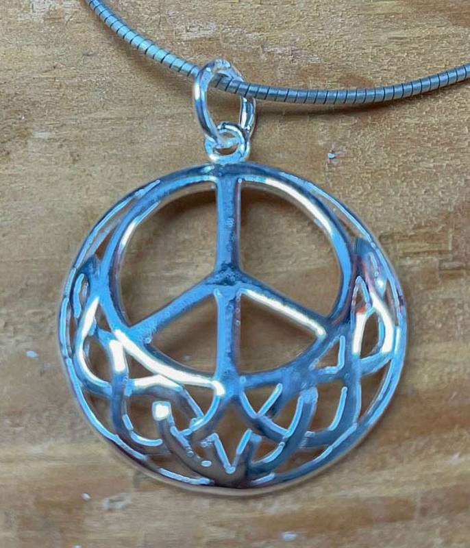 peace-anhaenger-edelstein-trommelstein-heilstein-gebohrt