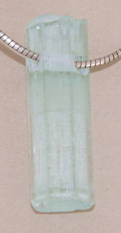 aquamarin-anhaenger-edelstein-schmuck