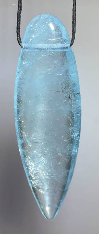 aquamarin-anhaenger-edelstein-heilstein-trommelstein-gebohrt