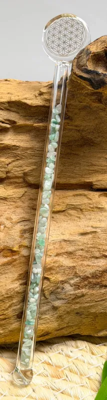 Edelsteinwasser-wassersteine-edelsteine-heilwasser-wasser-energetisieren-chakra-jaspis-amethyst-bergkristall-calcit-sodalith