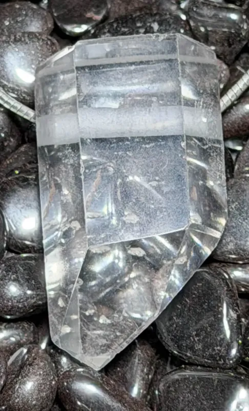 bergkristall-spitze-anhaenger-edelstein-heilstein-schmuck