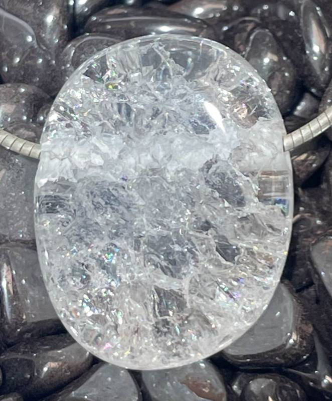 bergkristall-anhaenger-edelstein-trommelstein-heilstein-schmuck-edelsteinschmuck-gebohrt