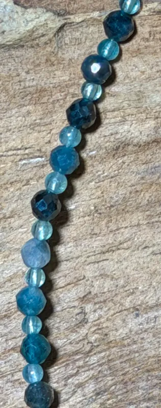 turmalin-schmuck-edelsteinkette-indigolith-heilstein