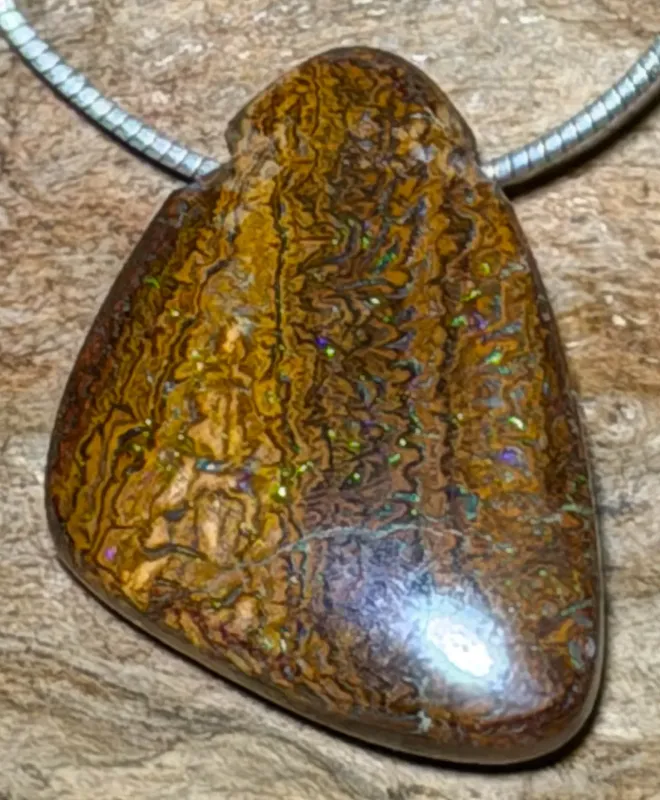 boulder-opal-trommelstein-anhaenger-edelstein