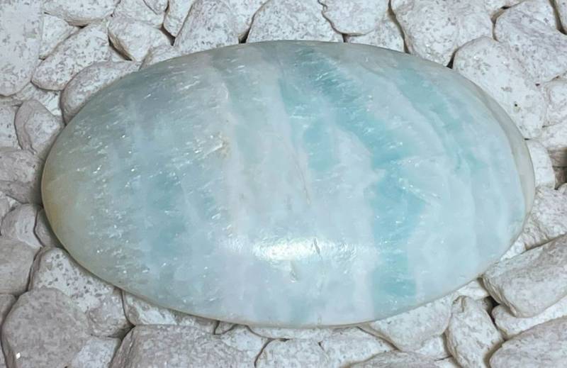 calcit-seifenstein-handschmeichler-edelstein-heilstein