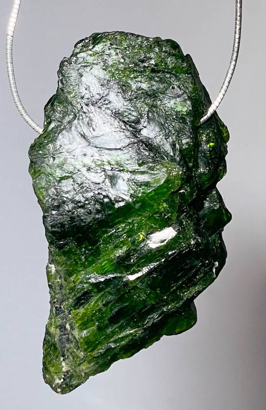 chromdiopsid-anhaenger-edelstein-schmuck-kette