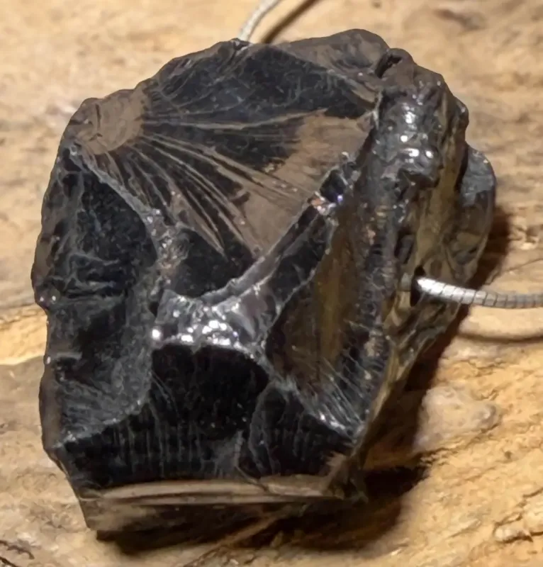 Schungit-edelschungit-anhaenger-shungit-edelstein-trommelstein-heilstein-schmuck