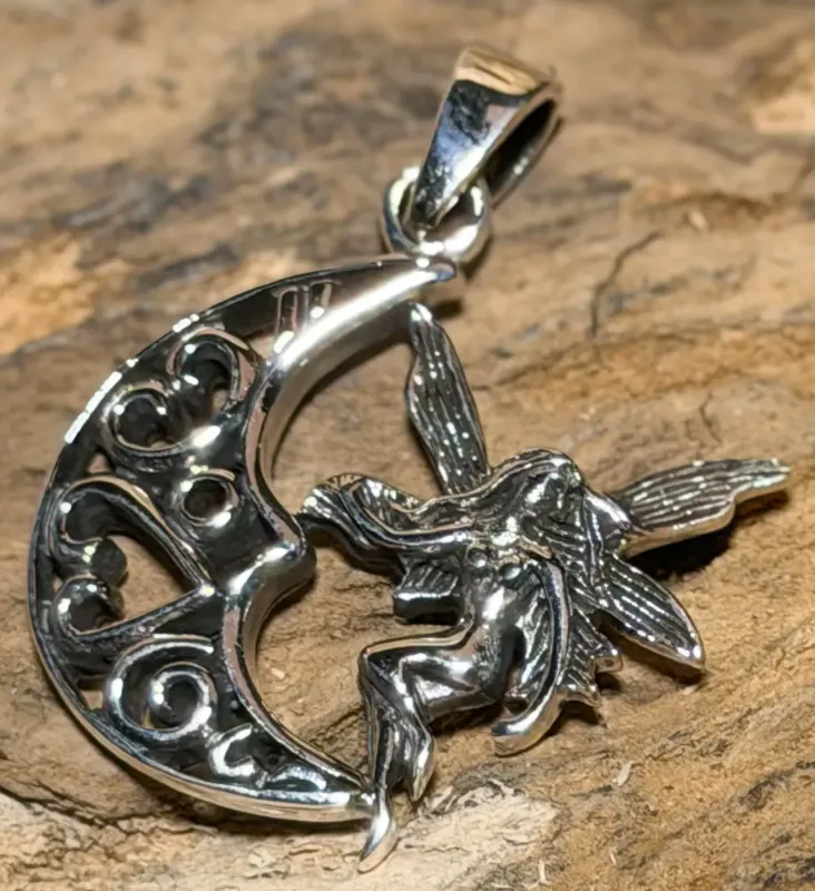 elfe-mond-anhaenger-edelstein-trommelstein-heilstein-gebohrt