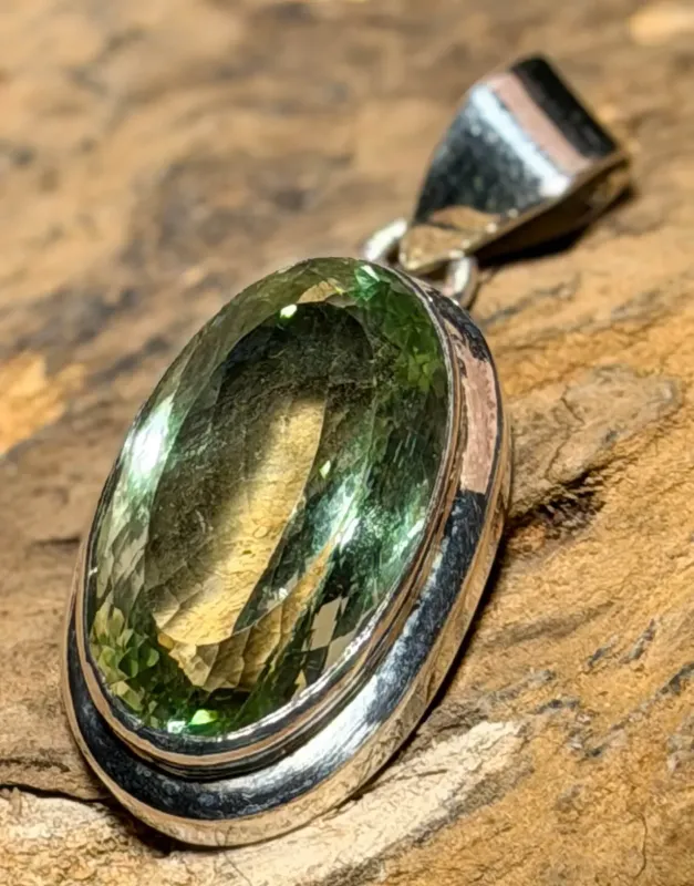 amethyst-anhaenger-silber-edelstein-heilstein-schmuck