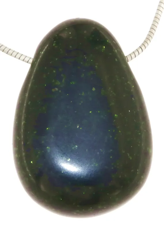 gruenfluss-anhaenger-edelstein-heilstein-gebohrt-trommelstein