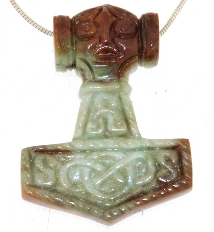 burma-jade-thors-hammer-anhaenger-edelstein-trommelstein-heilstein-schmuk-edelsteinschmuck-gebohrt