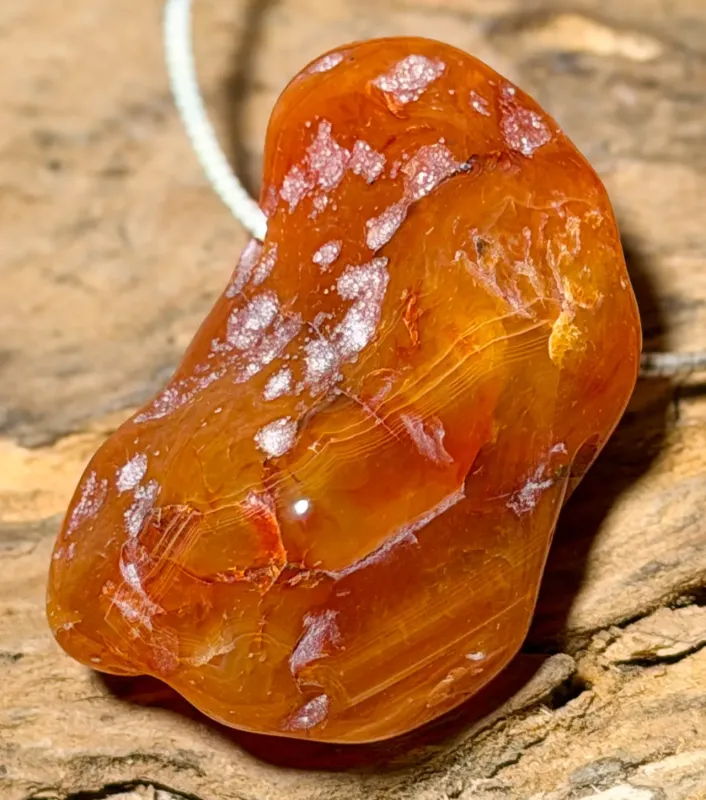 karneol-anhaenger-edelstein-anhaenger-trommelstein-heilstein-schmuck-edelsteinschmuck-gebohrt