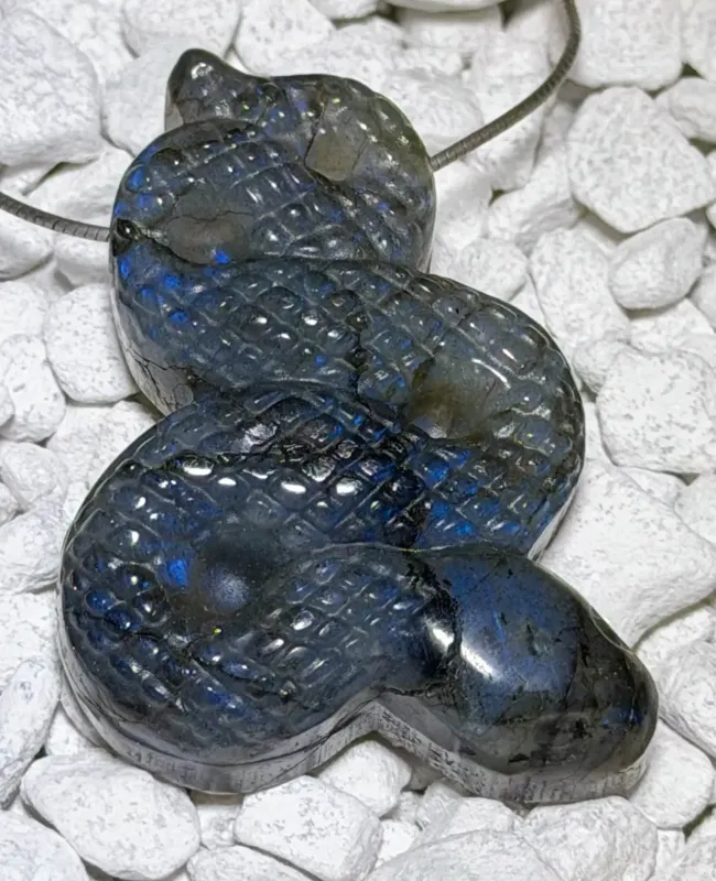 labradorit-anhaenger-edelstein-trommelstein-heilstein-seelensteinchen-schmuck