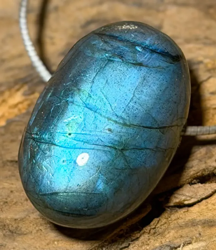 labradorit-anhaenger-edelstein-trommelstein-heilstein