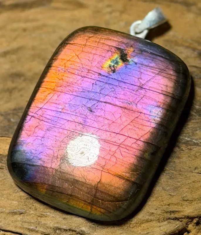 labradorit-schmuck-edelstein-ketten-anhaenger