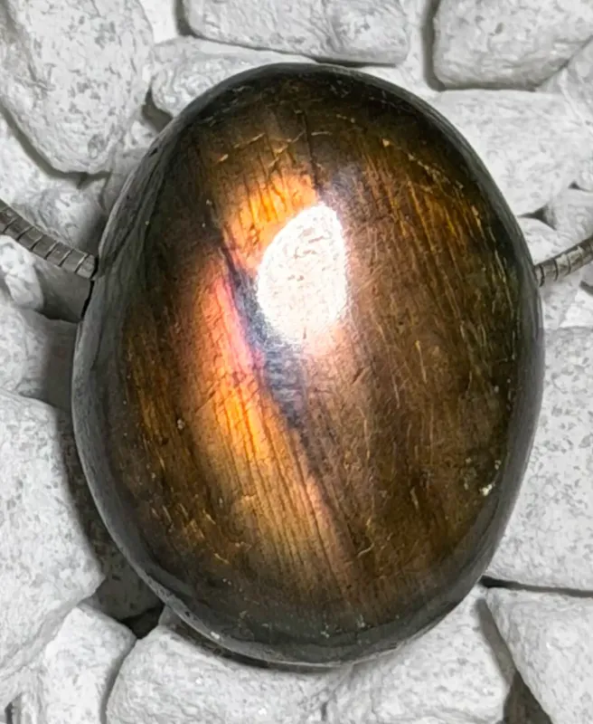 labradorit-anhaenger-edelstein-trommelstein-heilstein