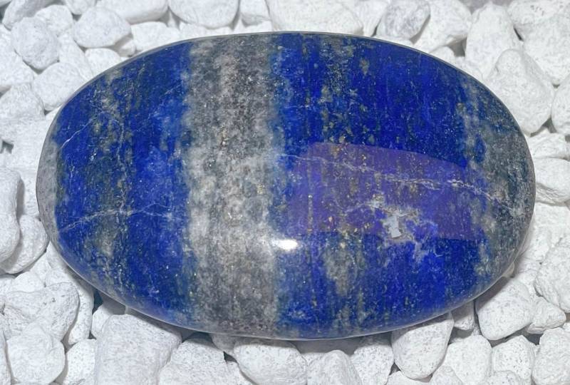 lapislazuli-lapis-lazuli-seifenstein-edelstein-heilstein-handschmeichler