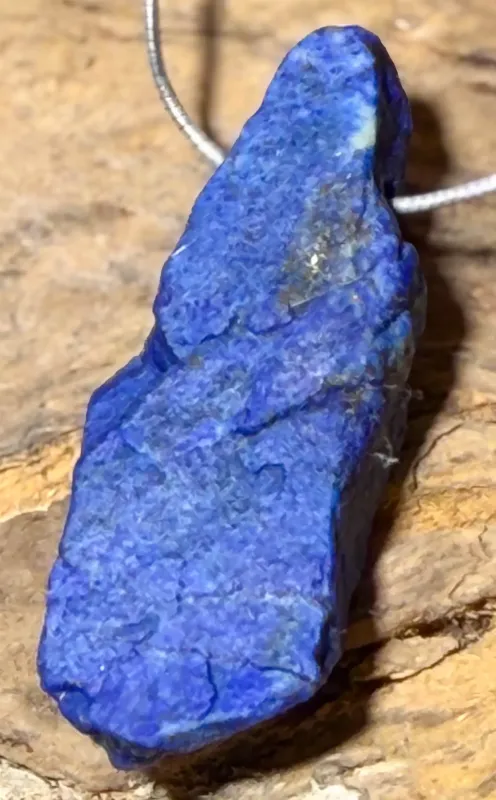 lapislazuli-anhaenger-edelstein-heilstein-trommelstein-gebohrt