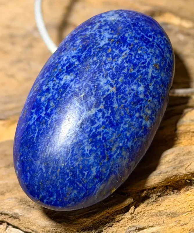 lapislazuli-anhaenger-edelstein-heilstein-trommelstein