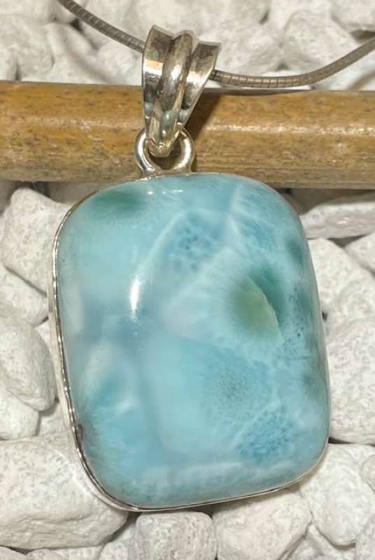 larimar-anhaenger-edelstein-trommelstein-heilstein-gebohrt