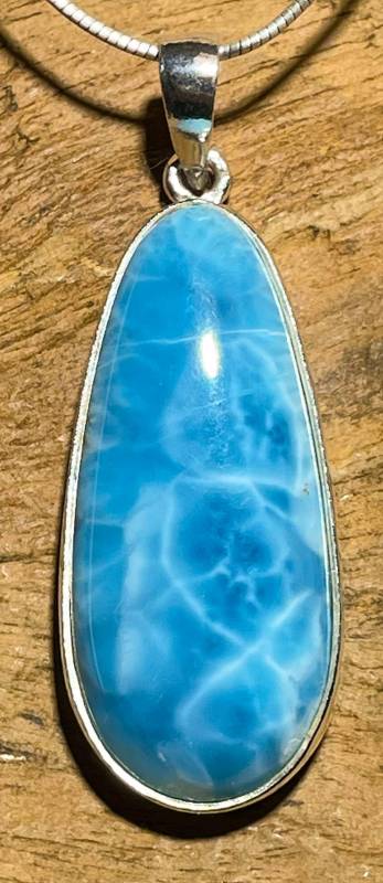 larimar-anhaenger-edelstein-trommelstein-heilstein-gebohrt