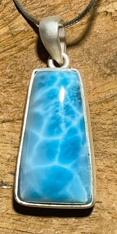 larimar-anhaenger-edelstein-trommelstein-heilstein-gebohrt