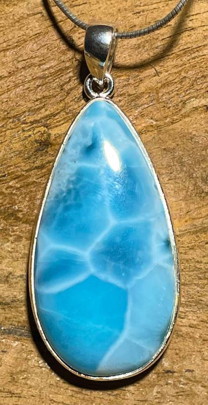 larimar-anhaenger-edelstein-trommelstein-heilstein-gebohrt