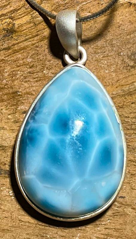 larimar-anhaenger-edelstein-trommelstein-heilstein-gebohrt