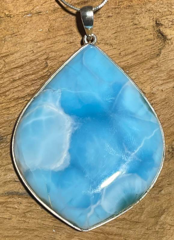 larimar-anhaenger-edelstein-trommelstein-heilstein-gebohrt