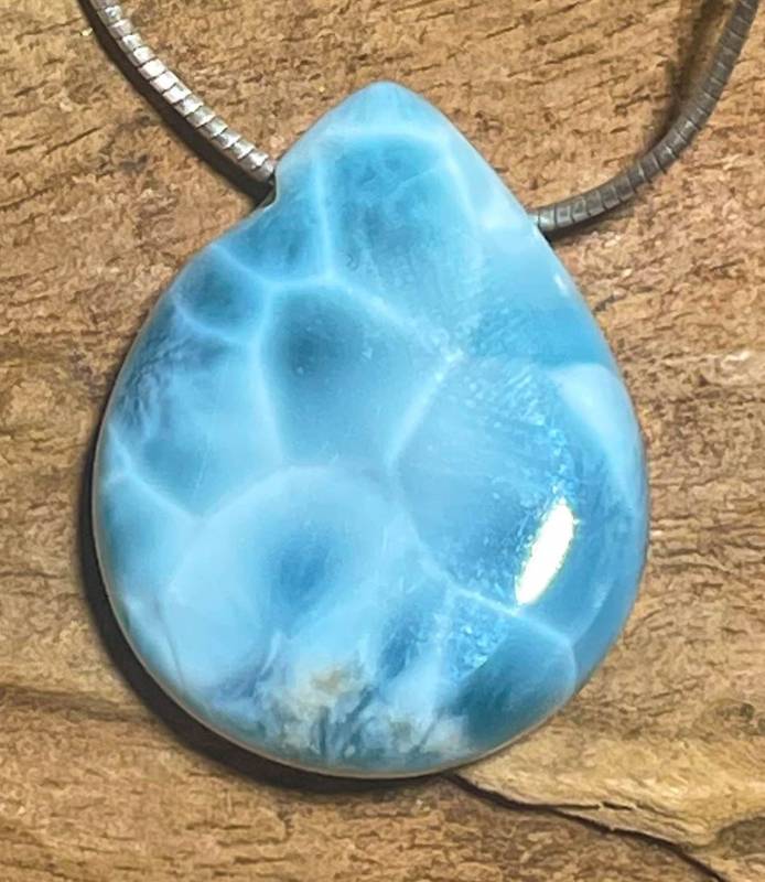 larimar-anhaenger-edelstein-trommelstein-heilstein-gebohrt