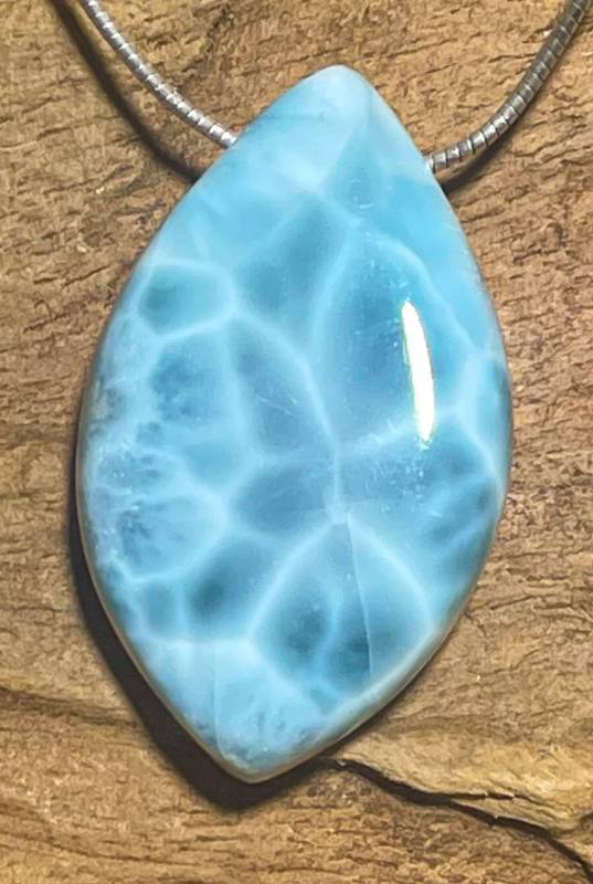 larimar-anhaenger-edelstein-trommelstein-heilstein-gebohrt
