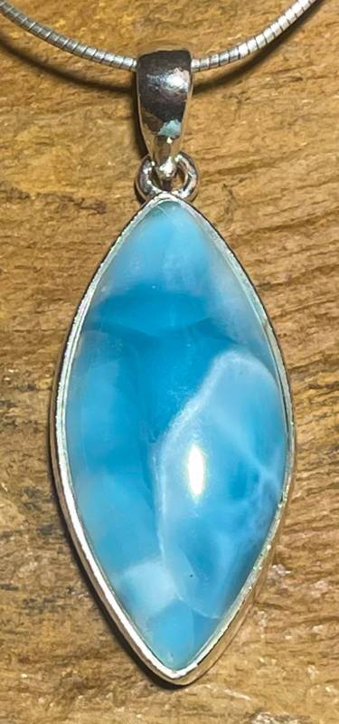 larimar-anhaenger-edelstein-trommelstein-heilstein-gebohrt
