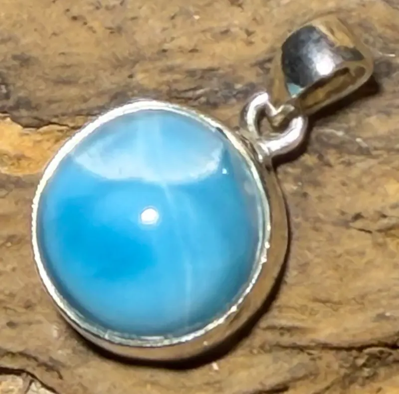 larimar-anhaenger-edelstein-trommelstein-heilstein-gebohrt