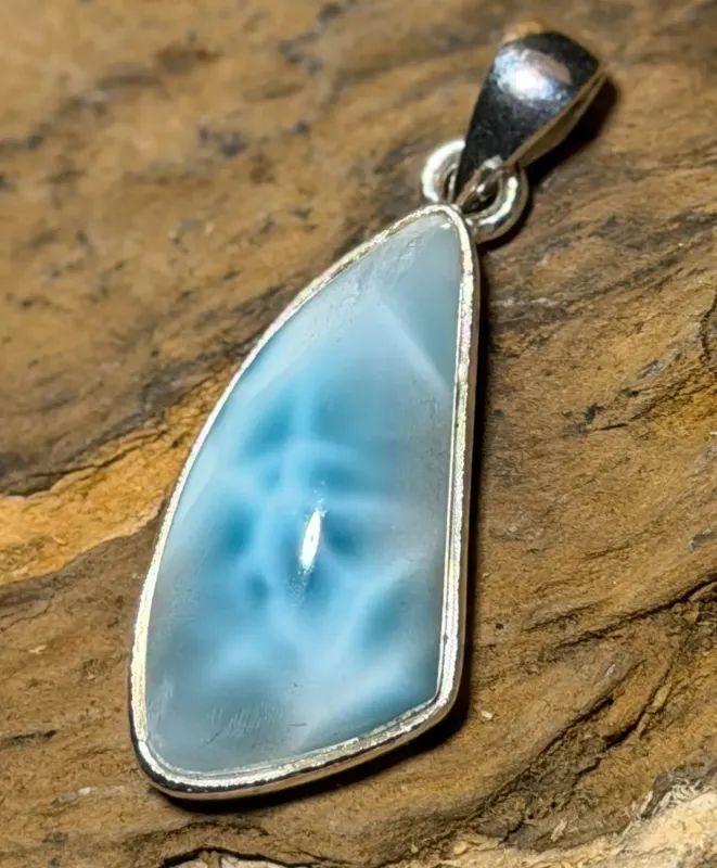 larimar-anhaenger-edelstein-trommelstein-heilstein-gebohrt
