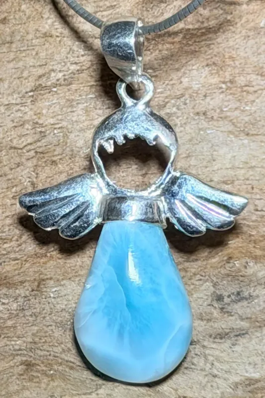 larimar-anhaenger-edelstein-trommelstein-heilstein-gebohrt