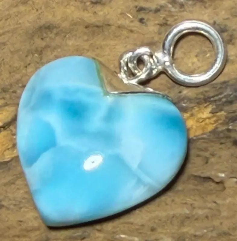 larimar-anhaenger-edelstein-trommelstein-heilstein-gebohrt