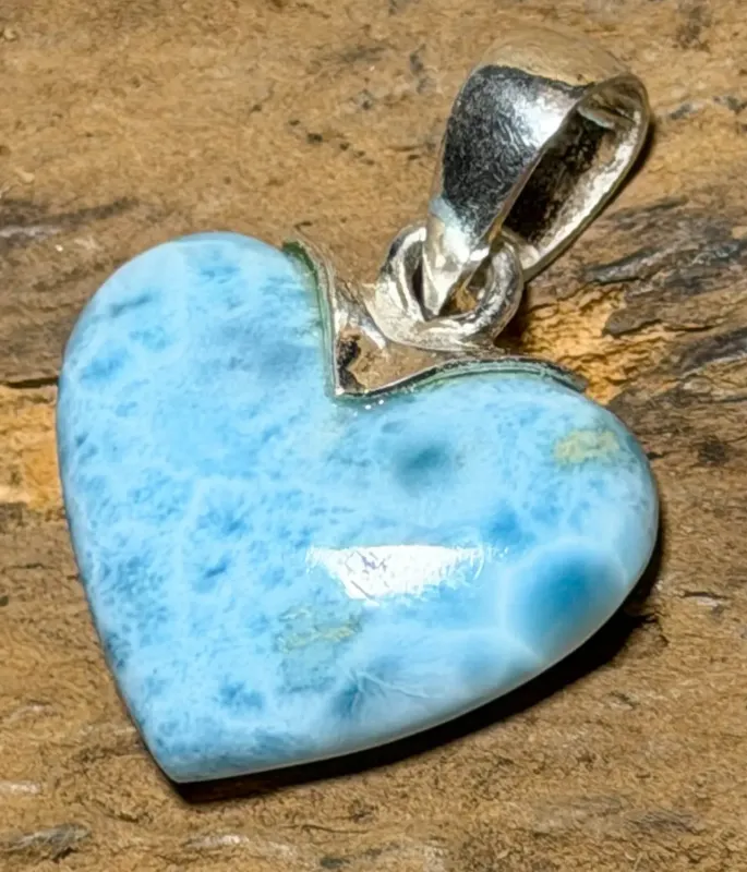 larimar-anhaenger-edelstein-trommelstein-heilstein-gebohrt