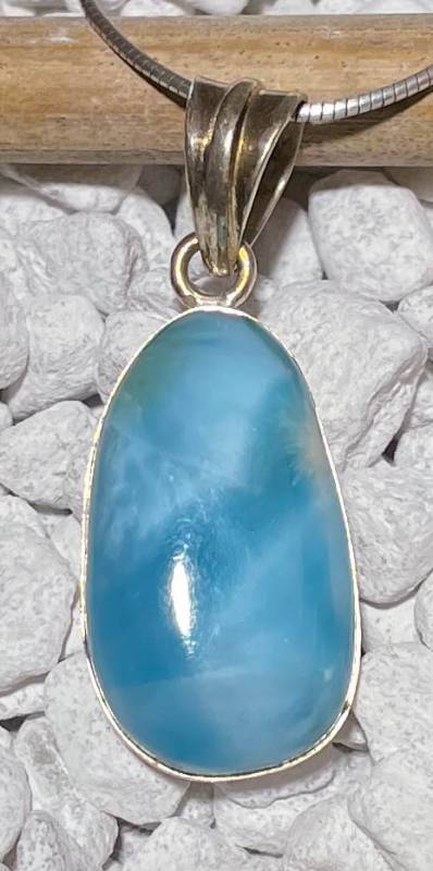 larimar-anhaenger-edelstein-trommelstein-heilstein-gebohrt