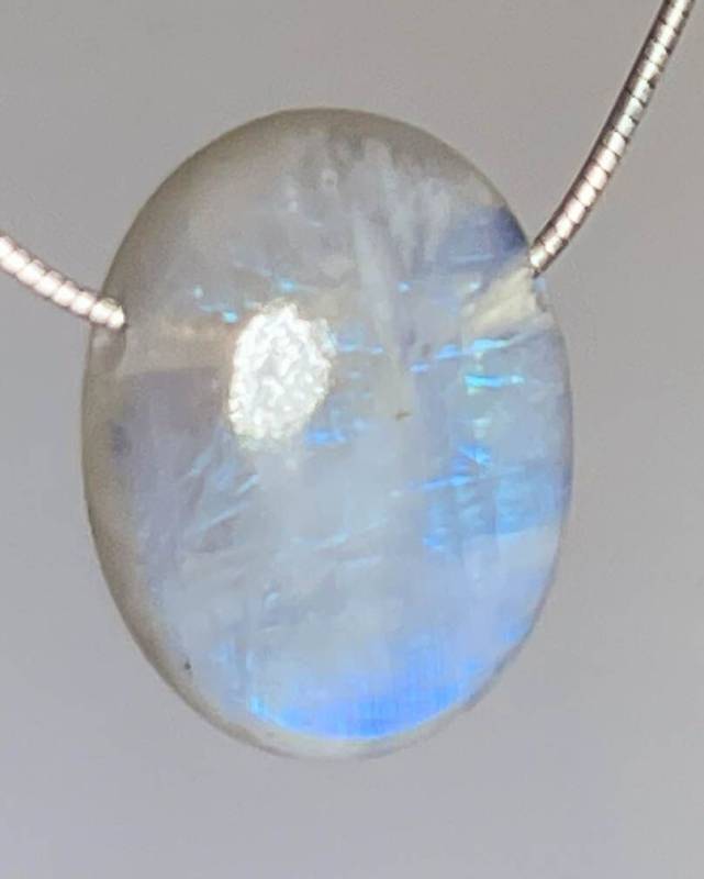 mondstein-anhaenger-edelstein-heiilstein-schmuck-silber