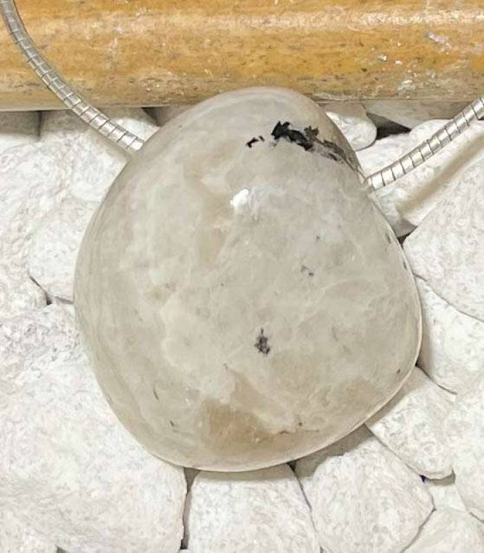 mondstein-anhaenger-edelstein-heiilstein-schmuck-silber