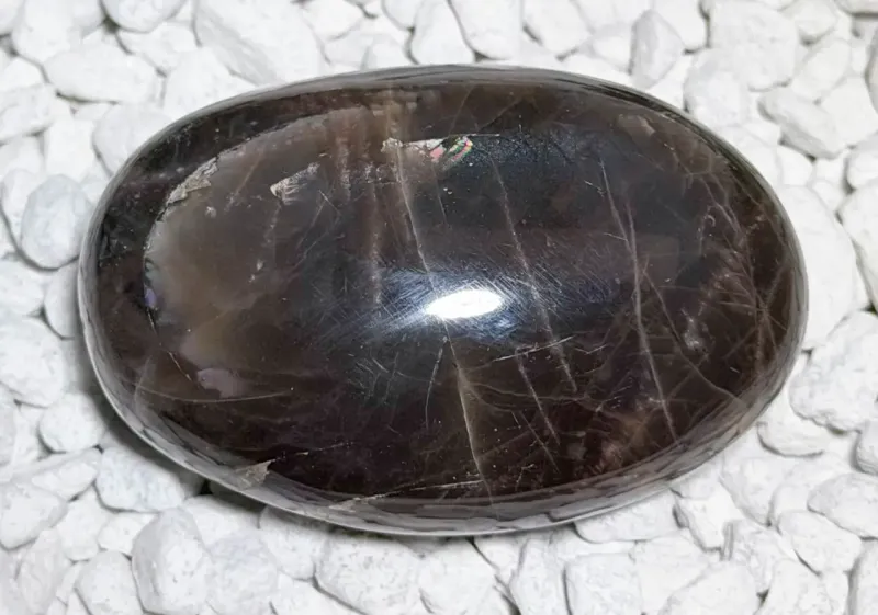 mondstein-seifenstein-handschmeichler-edelstein-heilstein