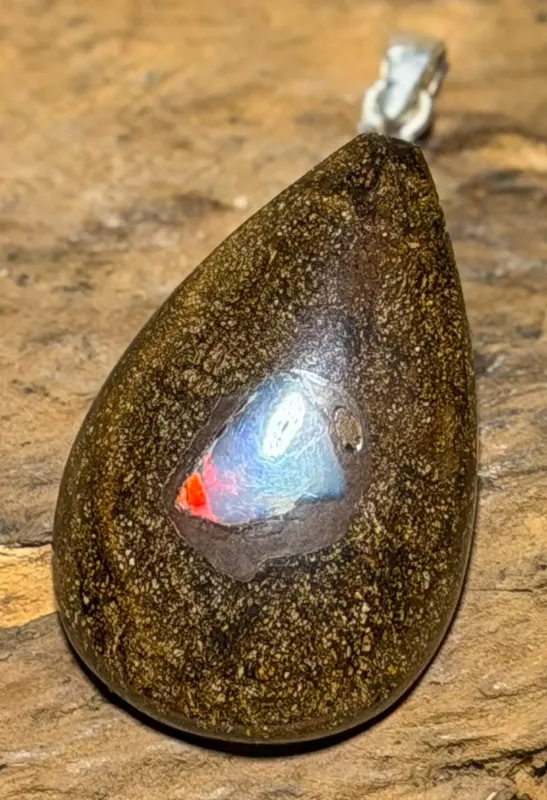 boulder-opal-trommelstein-anhaenger-edelstein