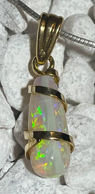 opal-edelstein-anhaenger-heilstein-schmuck-seelensteinchen-vergoldet