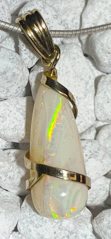 opal-edelstein-anhaenger-heilstein-schmuck-seelensteinchen-vergoldet