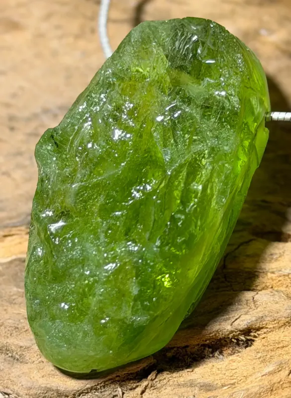 peridot-anhaenger-edelstein-heilstein-trommelstein
